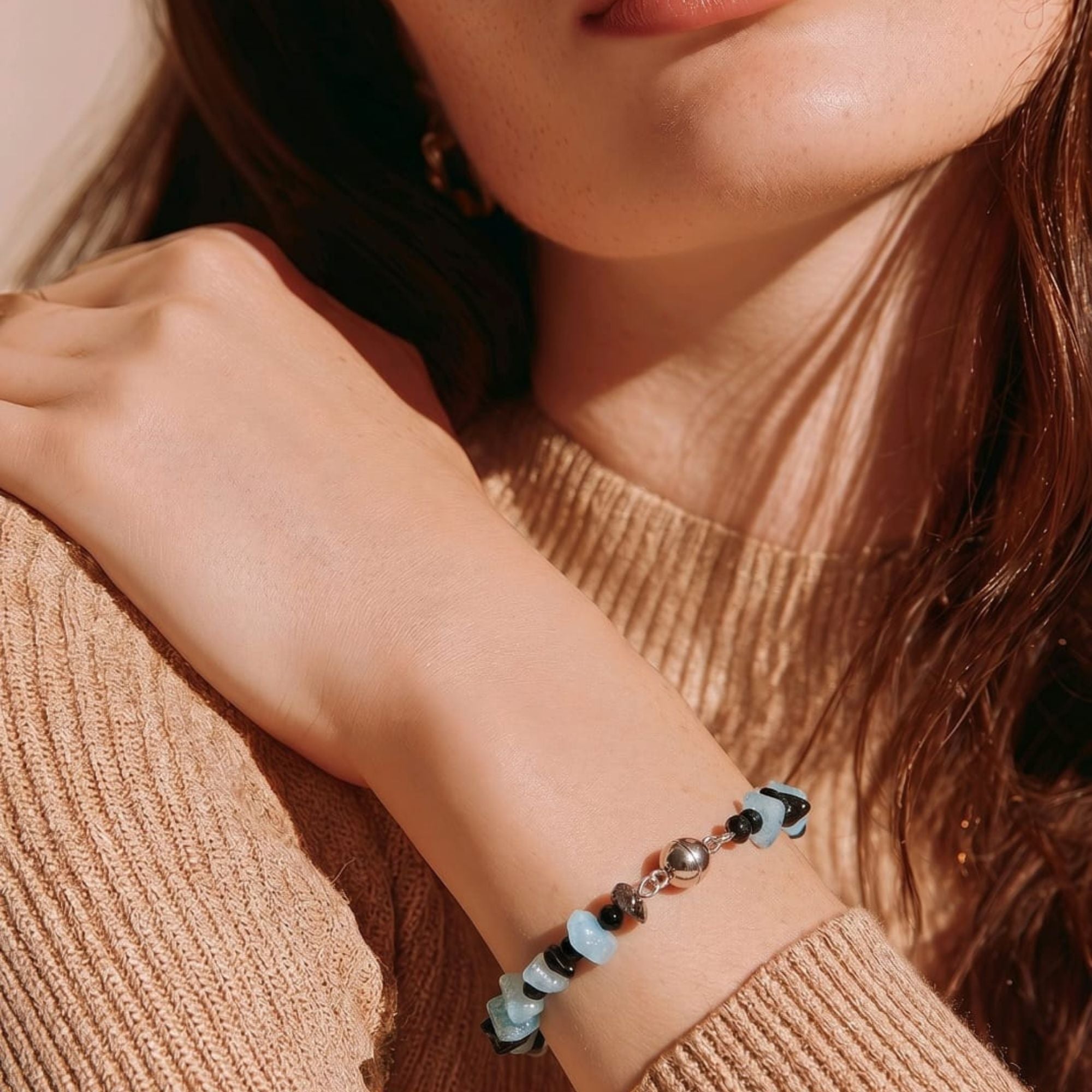 Aquamarine & Onyx Gemstone Bracelet – Elegant Blue and Black Jewelry – Deneb