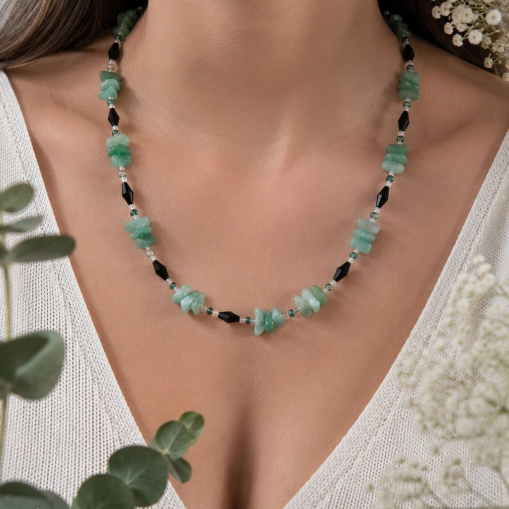 Aventurine Necklace in Green with Elegant Black Accents – Seluna