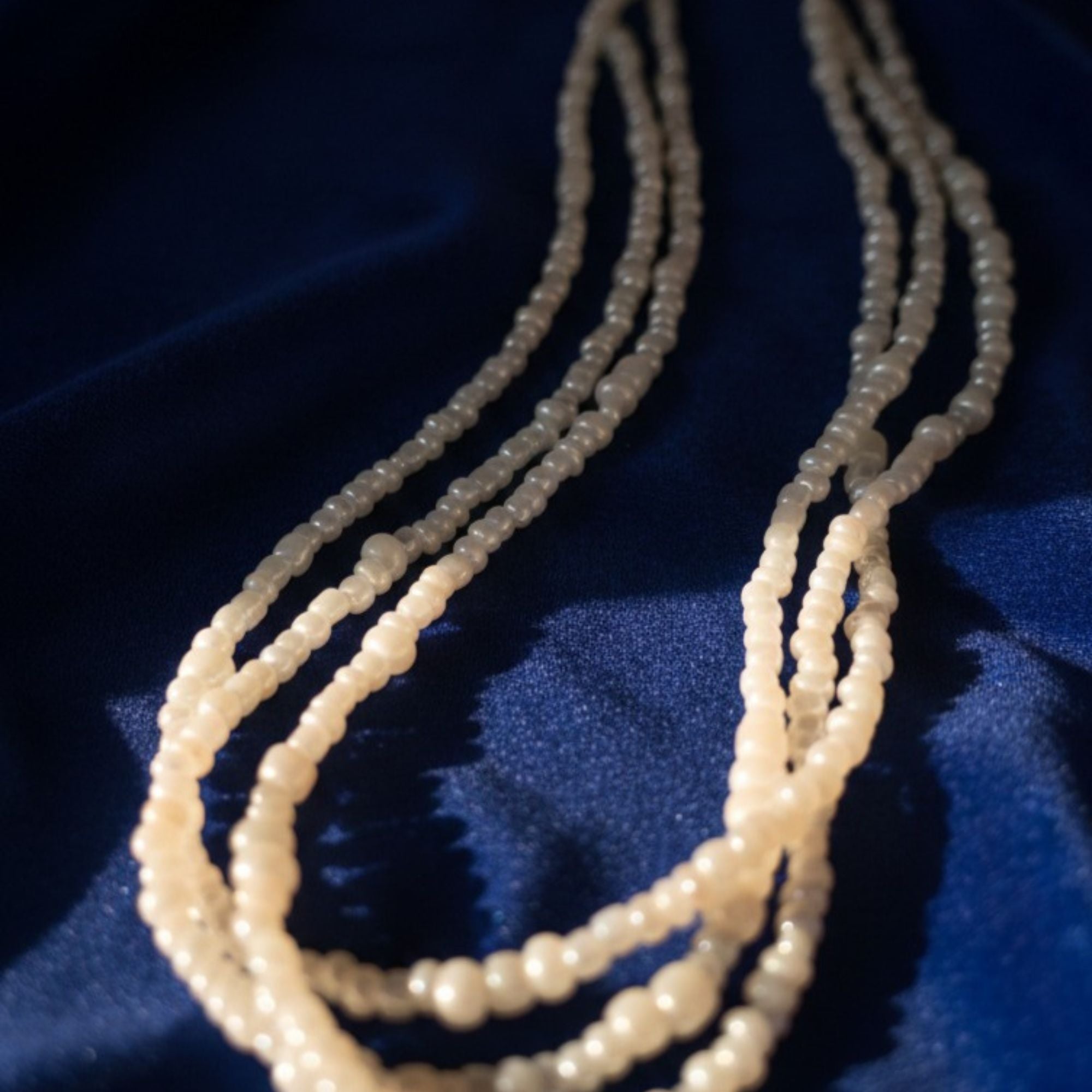 Elegant Pearl Necklace in White & Champagne – Moonlight Glow